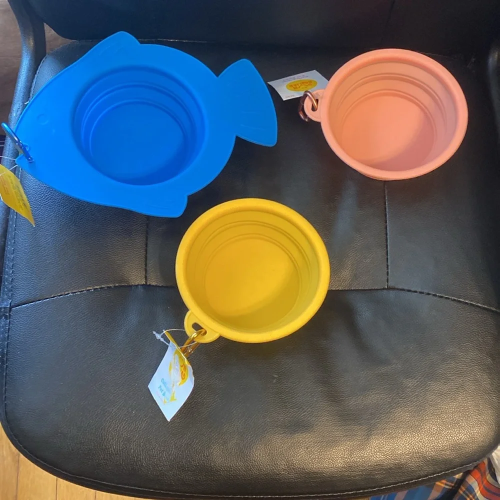 3 pet collapsible Bowels never used